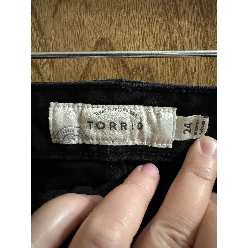 Torrid Black Pencil Mini Skirt Distressed Floral Embroidered Stretch Sz 24 Rock
